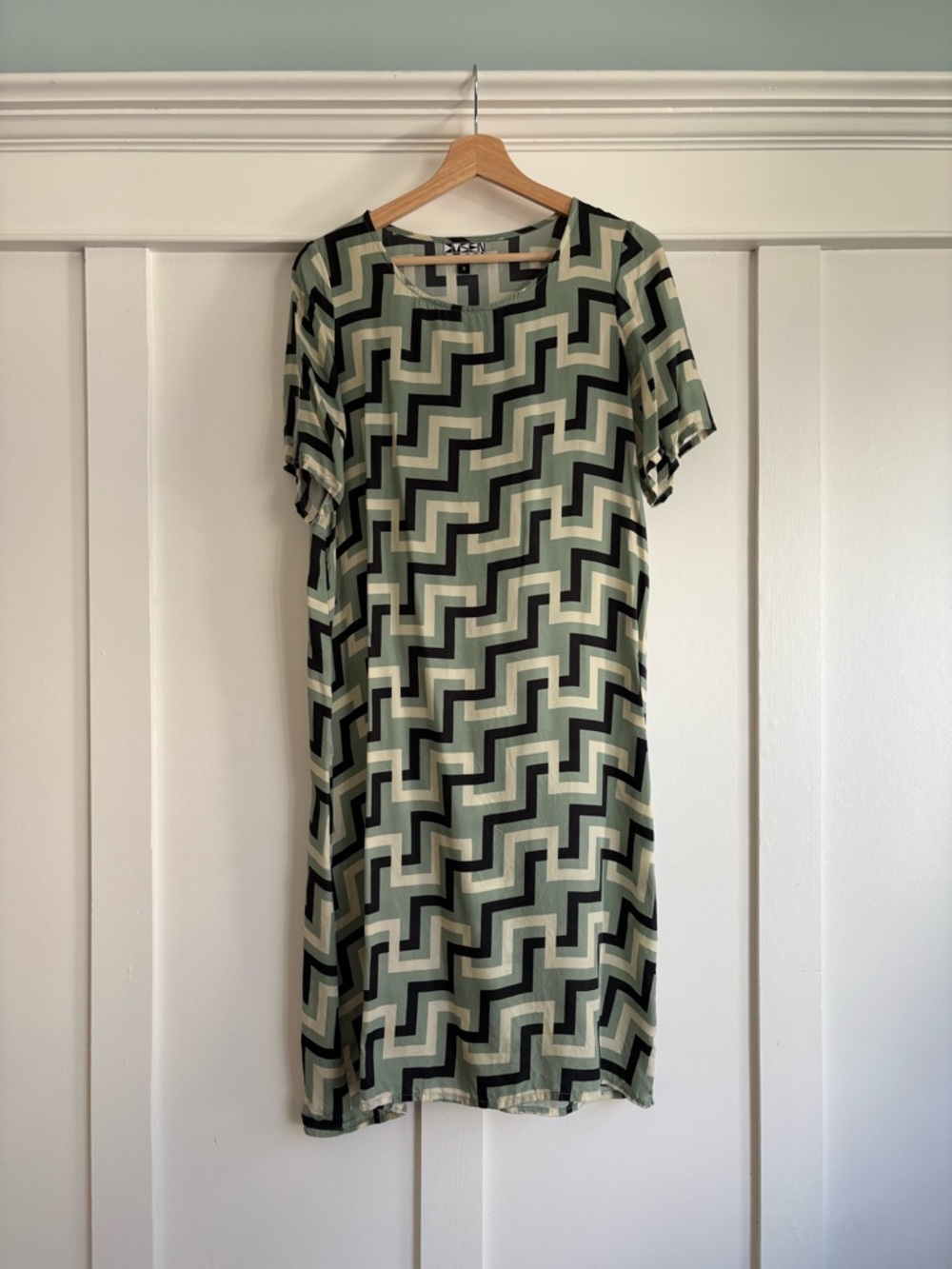 Dusen Dusen geometric print shift dress